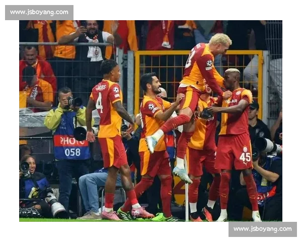 乔 - 科尔痛批利物浦防线:范戴克科纳特太糟,凯尔凯兹半场灾难 乔 - 科尔痛批利物浦防线:范戴克科纳特太糟,凯尔凯兹半场灾难