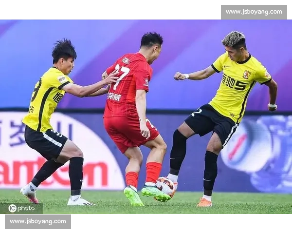 1-1 僵局打破！蓝队再入一球燃爆赛场